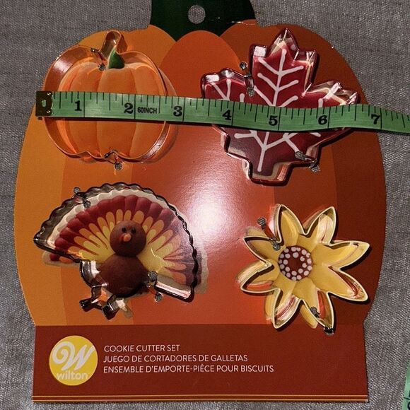 Wilton Fall 🍁 Cookie Cutter Set! - Picture 4 of 4